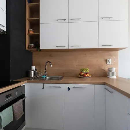 Luxury In -1-bright-secured-free Parking * Łódź