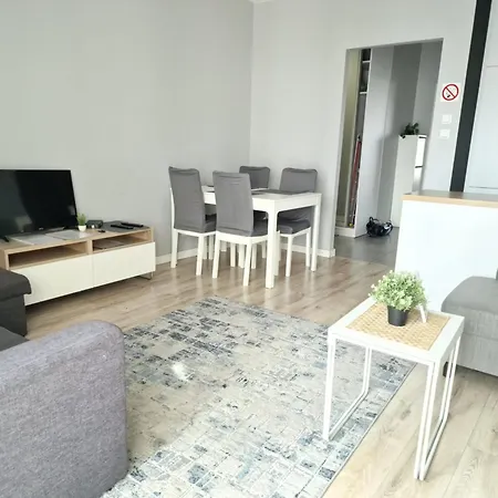 Luxury In -1-bright-secured-free Parking * Łódź